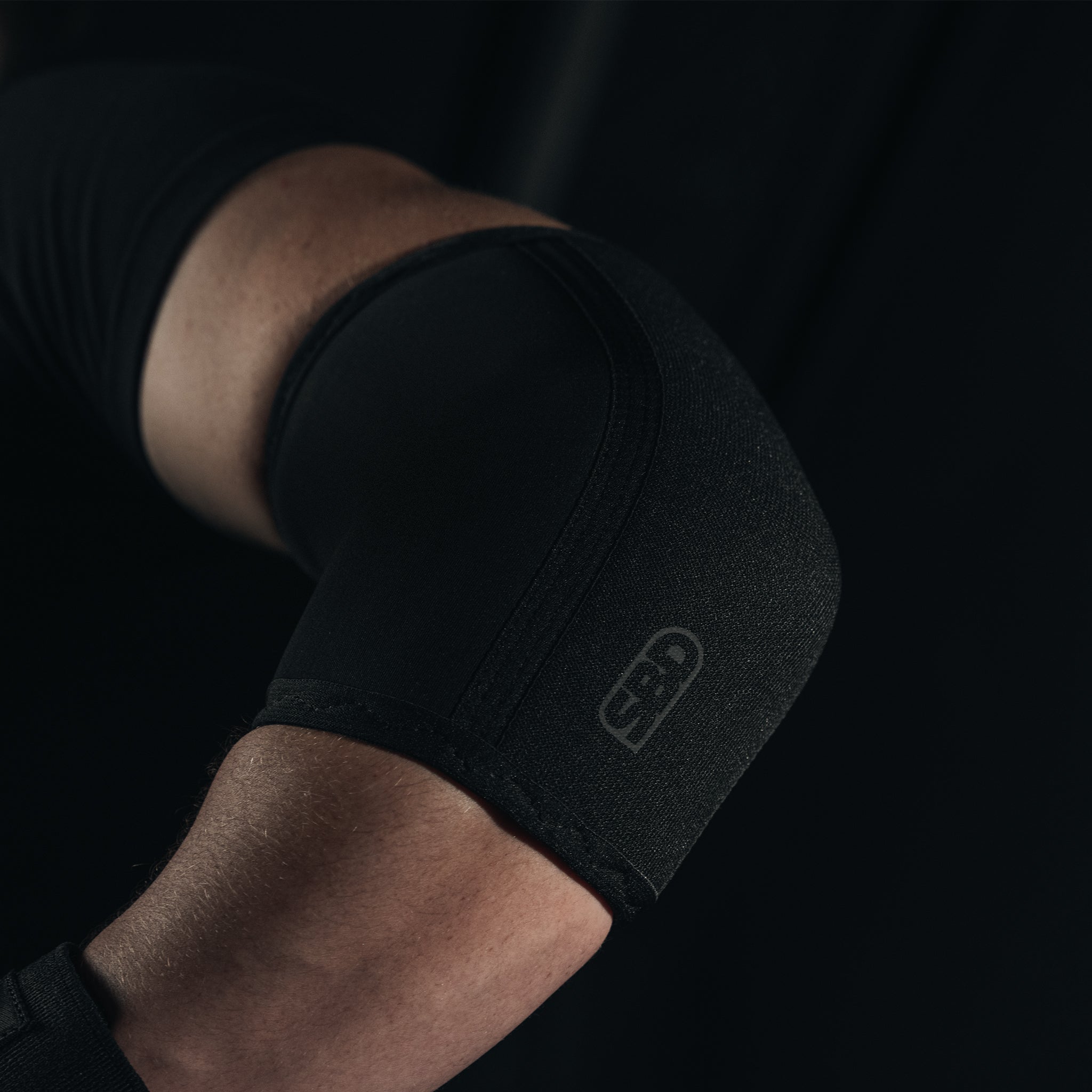 Evolution Xtreme Power Elbow Sleeves - Black